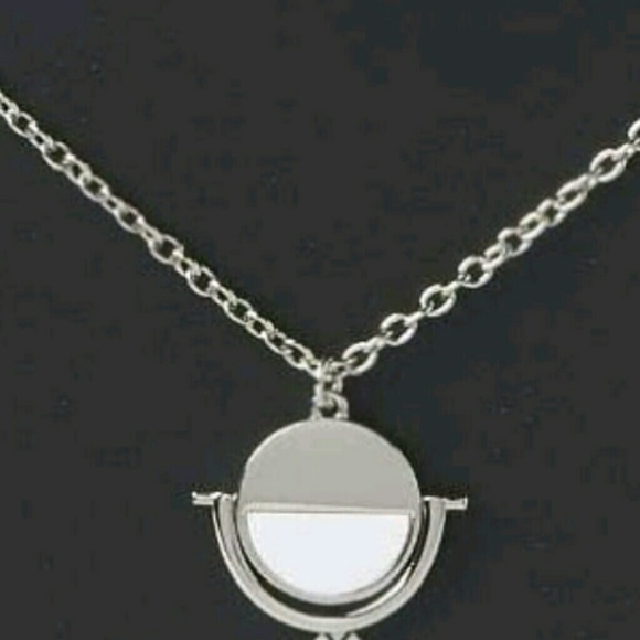 Necklace - Picture 2 of 3